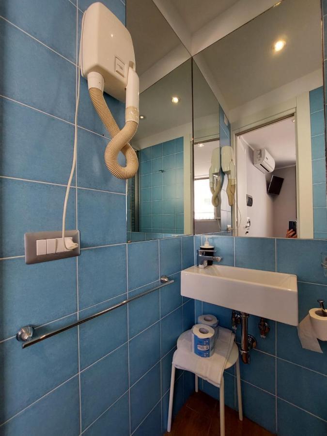 La Stanza Sul Porto Di Amalfi Camera Piccina Piccina Con Bagno Privato E Terrazzino Vista Mare Eksteriør billede