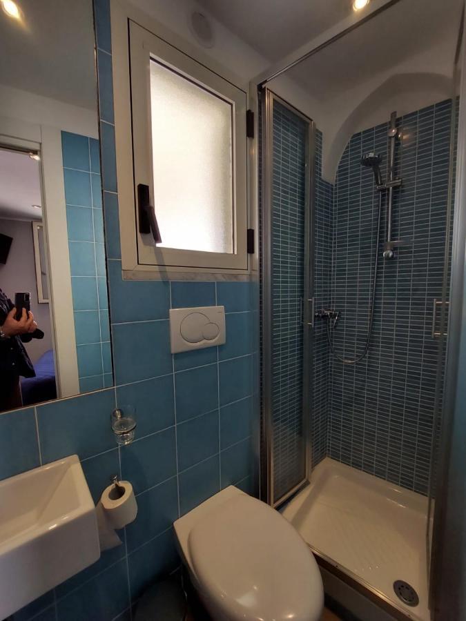 La Stanza Sul Porto Di Amalfi Camera Piccina Piccina Con Bagno Privato E Terrazzino Vista Mare Eksteriør billede