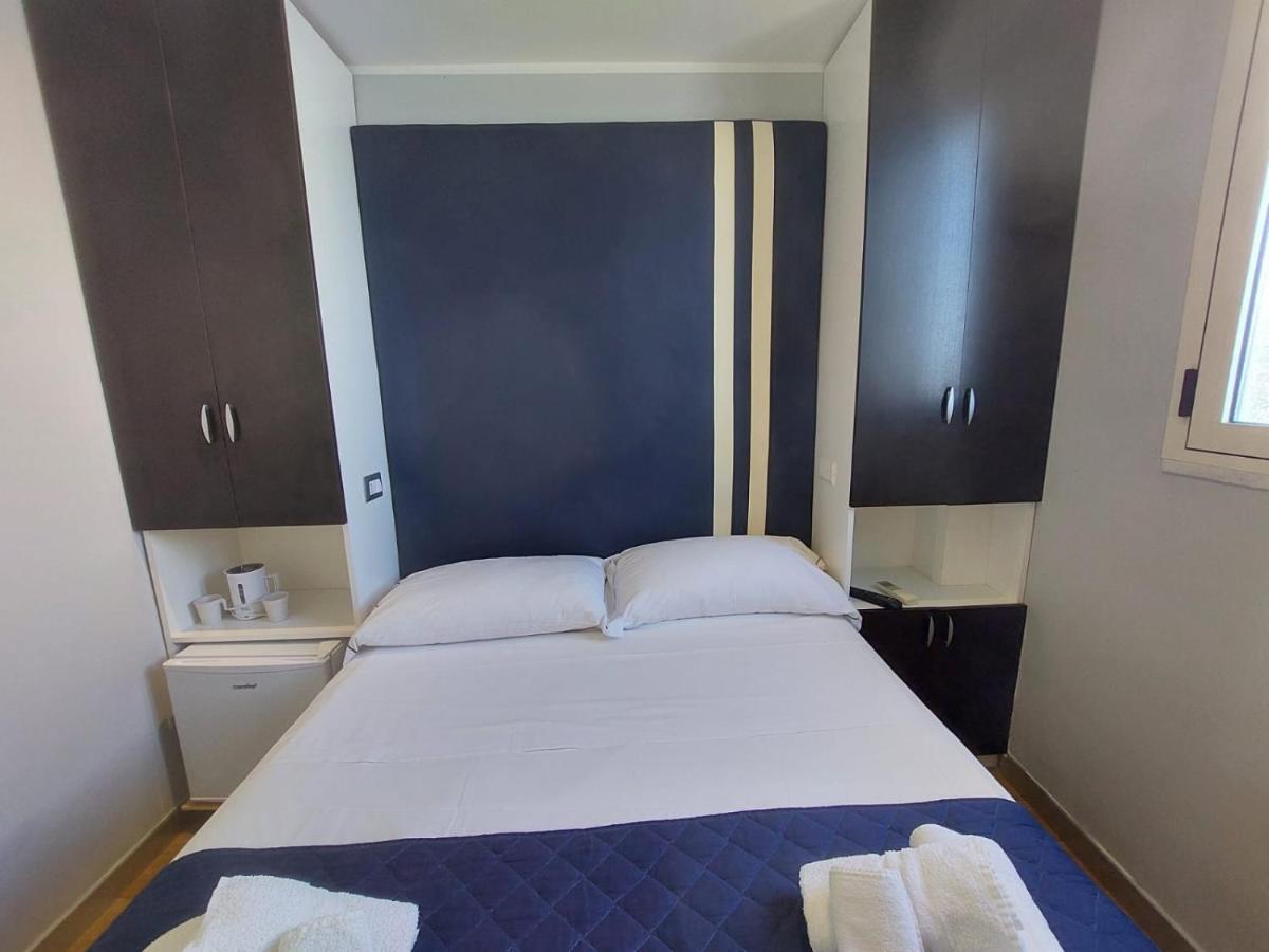 La Stanza Sul Porto Di Amalfi Camera Piccina Piccina Con Bagno Privato E Terrazzino Vista Mare Eksteriør billede